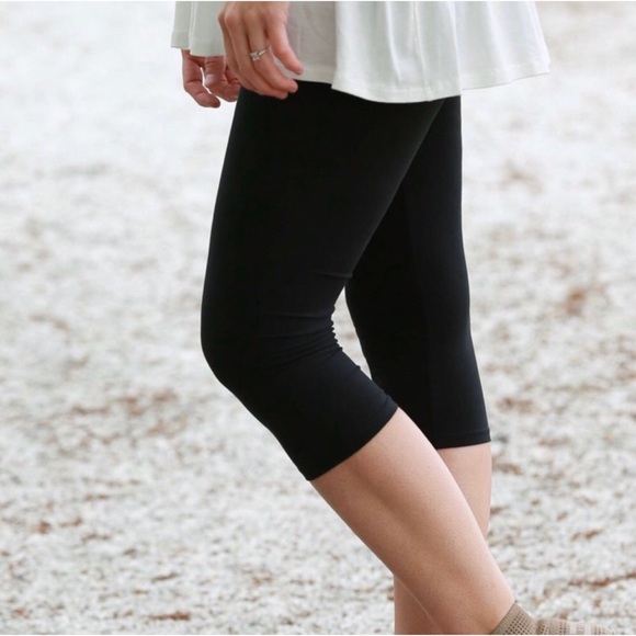 Black Capri Leggings - Picture 3 of 6